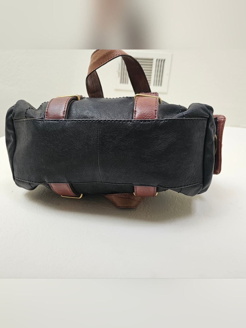 Vintage Fossil  Brand Black Crossbody Bag with Brown Straps - Picture 3 of 8